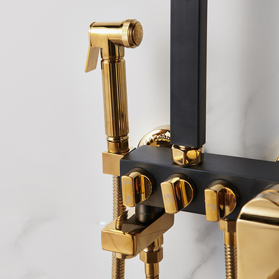 4 docce di pioggia del bagno del soffitto del supporto della parete di modo hanno messo l'acciaio inossidabile 304