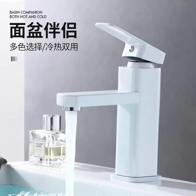 Rubinetto sanitario degli articoli della cascata del miscelatore del bagno SUS304 con la maniglia dell'oro