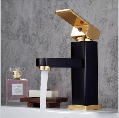 Rubinetto sanitario degli articoli della cascata del miscelatore del bagno SUS304 con la maniglia dell'oro