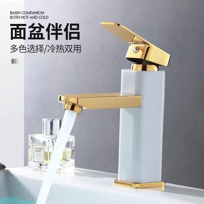 Rubinetto sanitario degli articoli della cascata del miscelatore del bagno SUS304 con la maniglia dell'oro