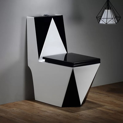 Toilette di un pezzo rossa di Siphonic dell'oro